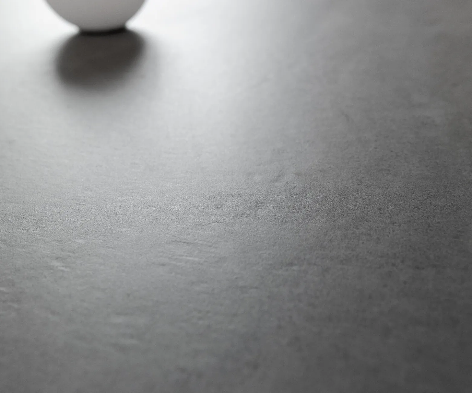BeistelltischEdge Boot 50x50 cm Keramik Beton Grau Eleny Edelstahl gebürstet Sofort versandfertig