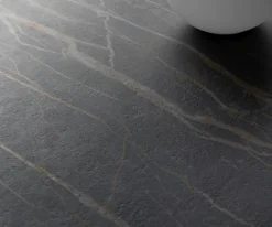 BeistelltischEdge Boot 50x50 cm Keramik Laminam® Noir Desir Braun Eleny Edelstahl gebürstet Sofort versandfertig