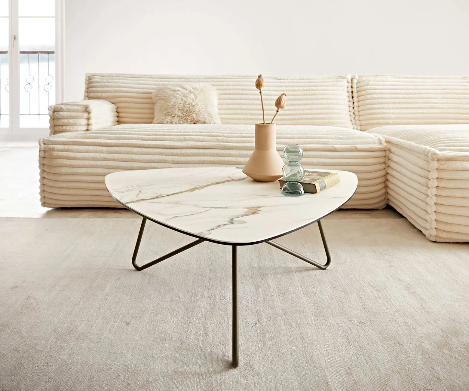 CouchtischEkrem 88x85 cm Keramik Calacatta Luxe Weiß-Gold-Grau Hairpin rund Metall Effektfinish Titan Sofort versandfertig