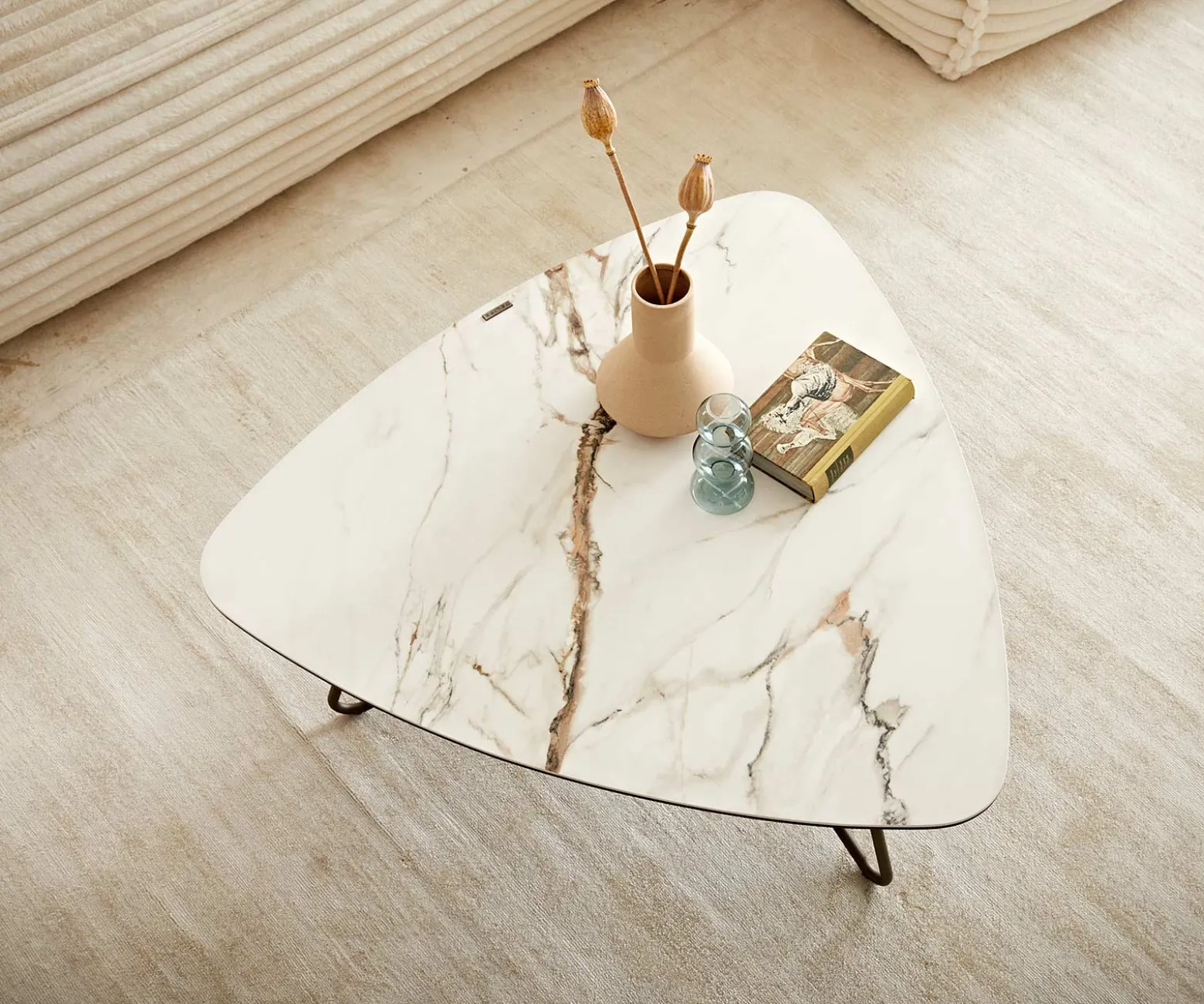 CouchtischEkrem 88x85 cm Keramik Calacatta Luxe Weiß-Gold-Grau Hairpin rund Metall Effektfinish Titan Sofort versandfertig