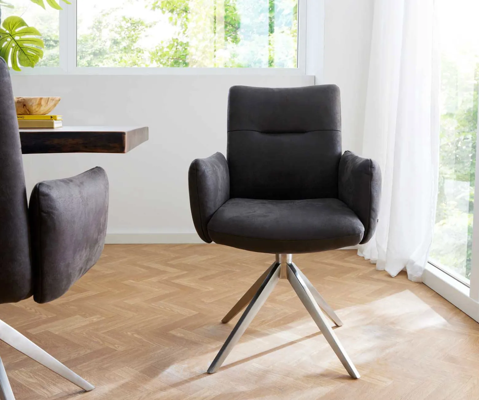 DrehstuhlJova-Flex mit Armlehnen Mikrofaser Anthrazit Vintage Kreuzgestell breit Edelstahl 360° drehbar Taschenfederkern Sofort versandfertig