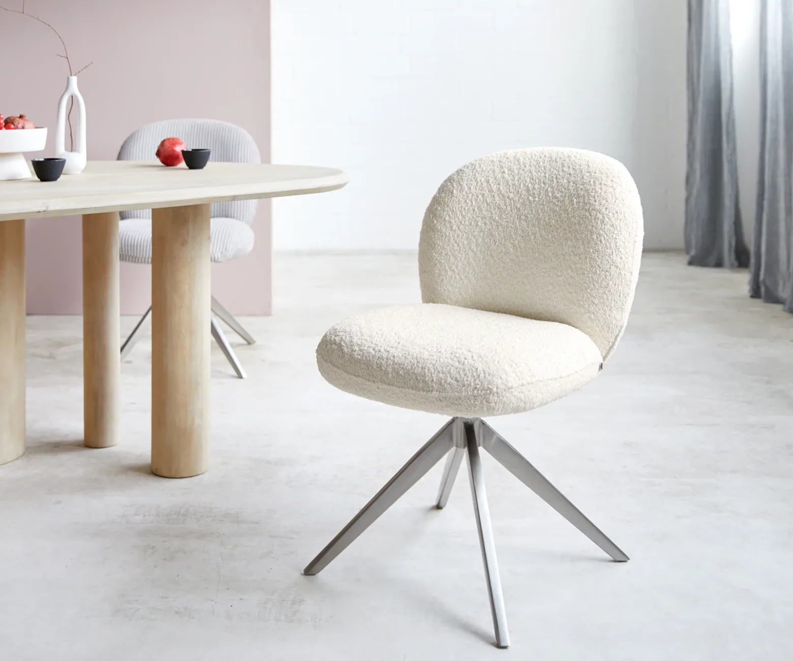 DrehstuhlNube-Flex Bouclé Weiß Kreuzgestell breit Edelstahl 360° drehbar Taschenfederkern Sofort versandfertig