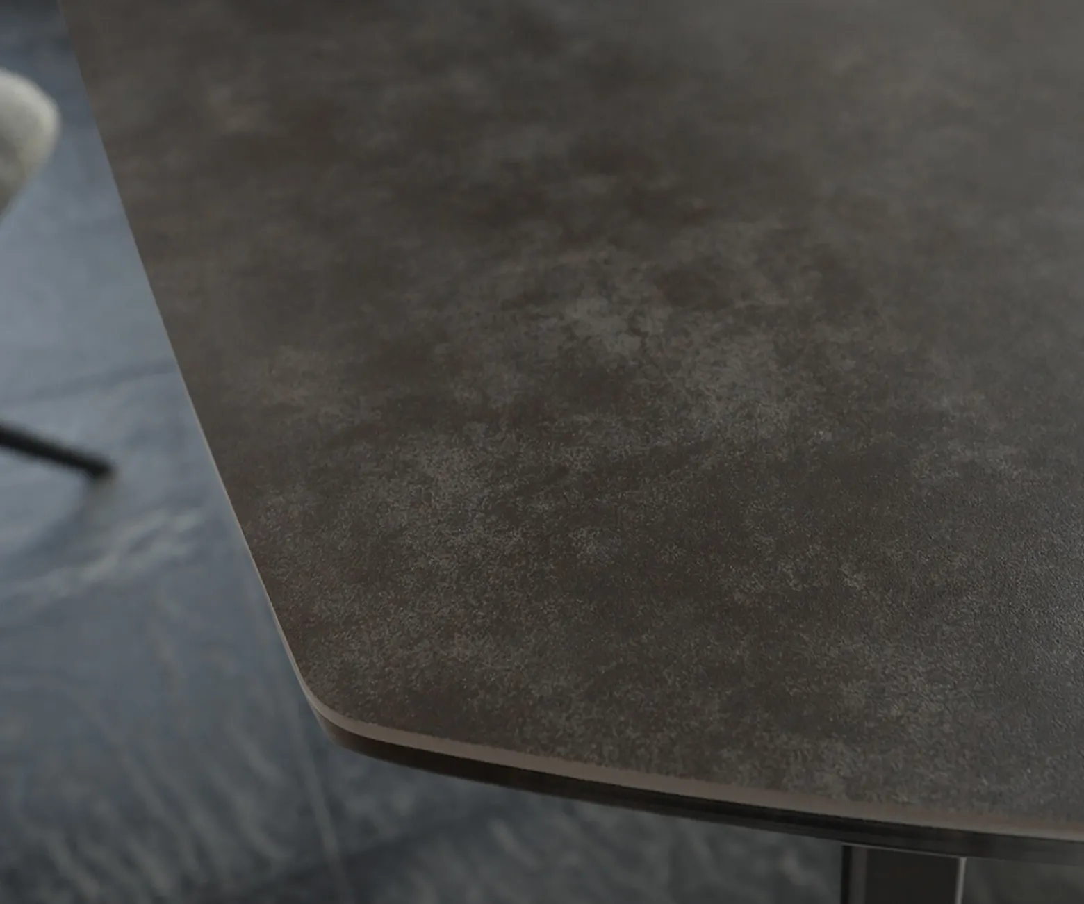 EsstischCarlow 130/200x95 cm Keramik Grau Metall ausziehbar Sofort versandfertig