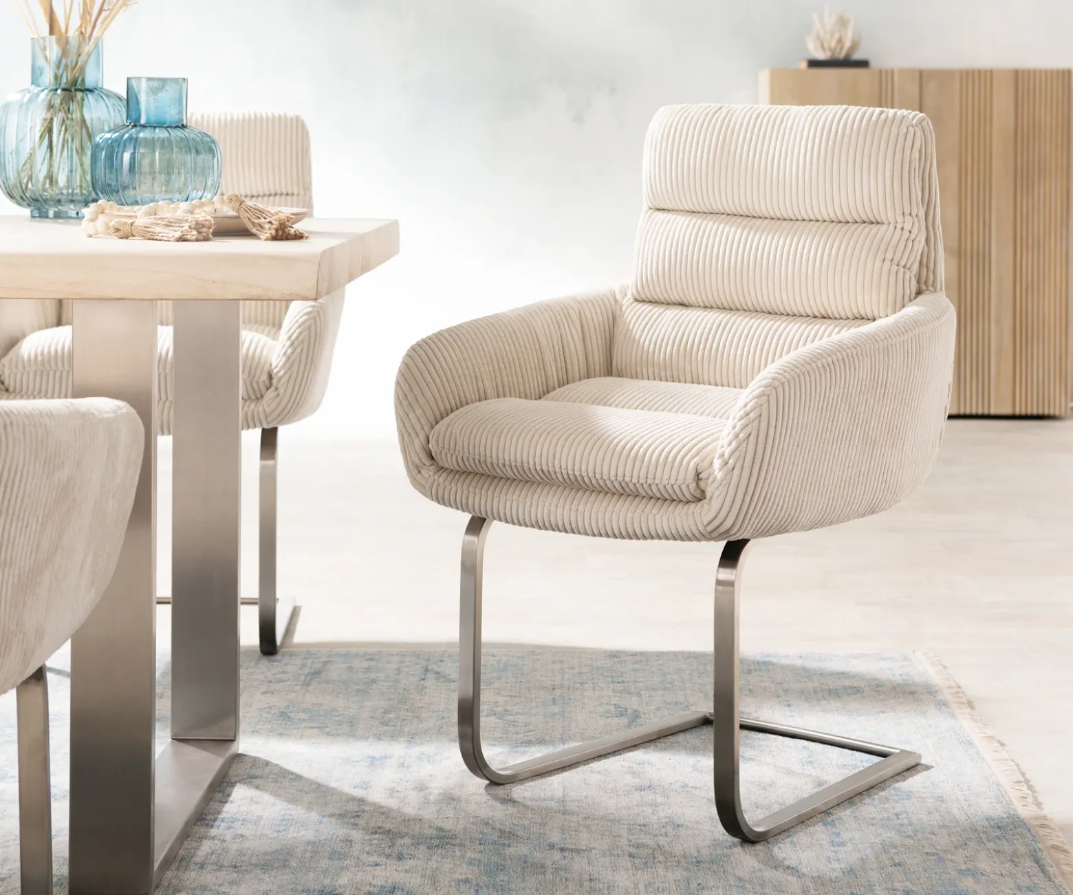 FreischwingerAbelia-Flex mit Armlehnen Cord Beige Freischwinger flach Edelstahl Sofort versandfertig