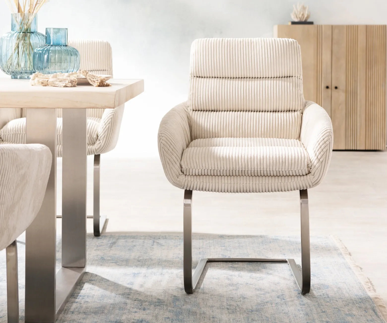 FreischwingerAbelia-Flex mit Armlehnen Cord Beige Freischwinger flach Edelstahl Sofort versandfertig