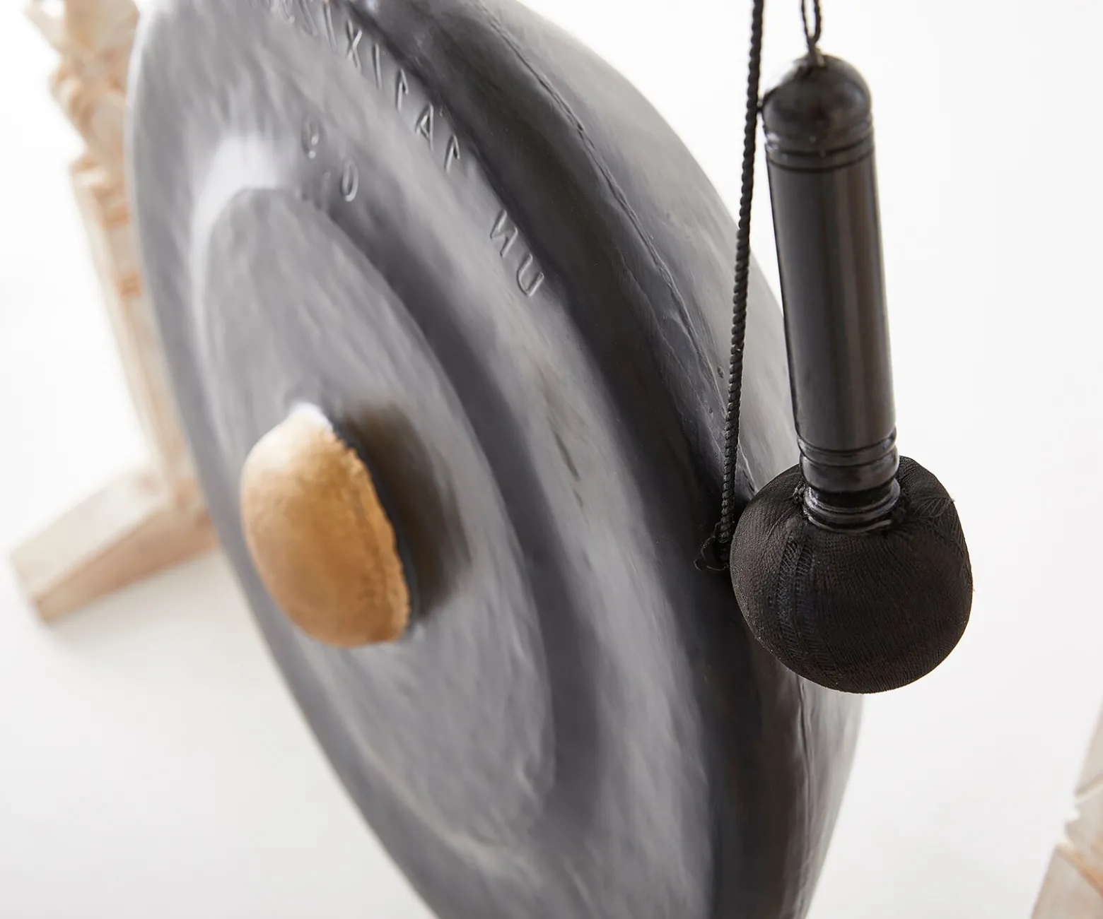 GongZabulon Ø40 cm White Washedmit Gestell aus Albasia Holz Sofort versandfertig