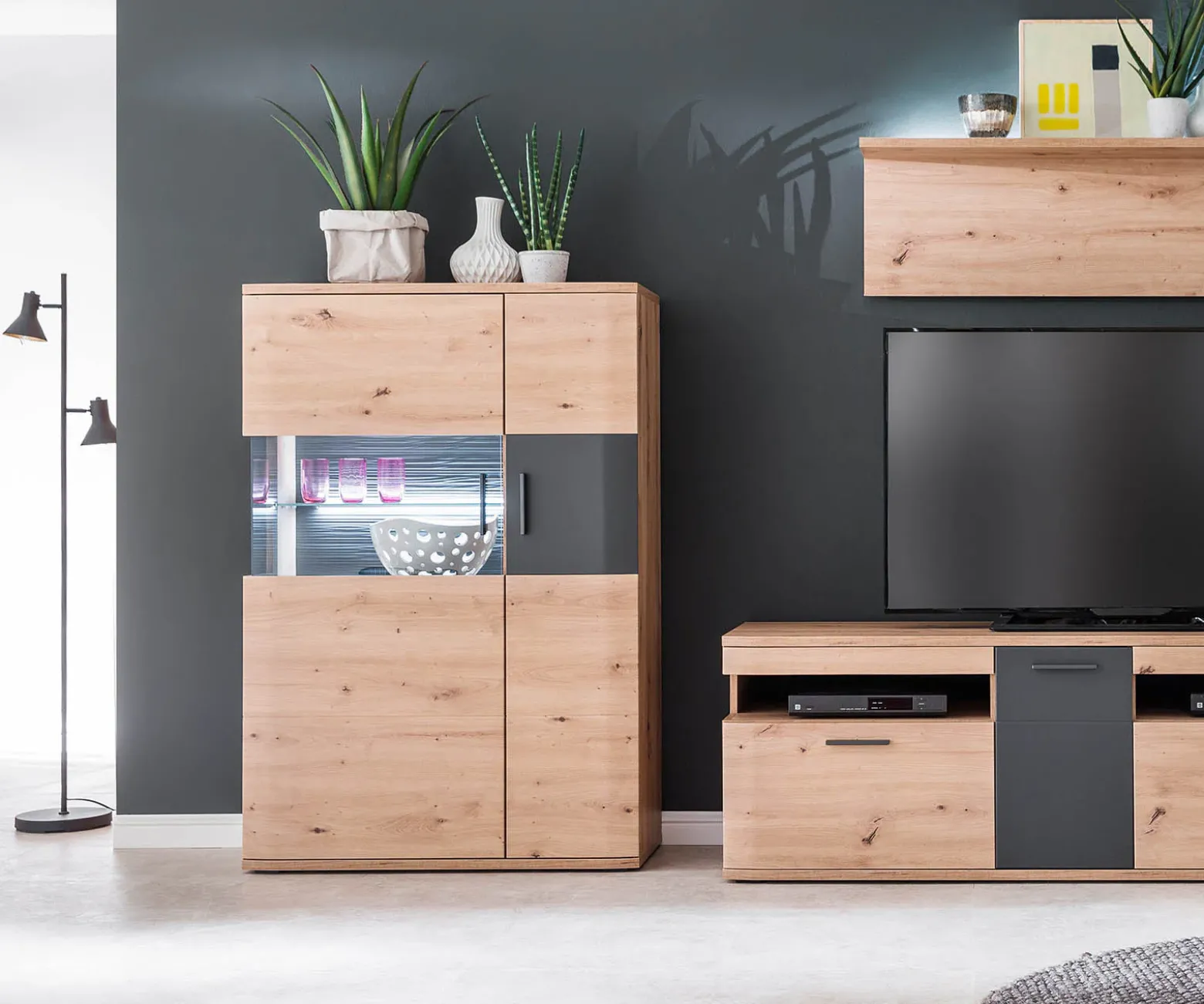 HighboardFarum 90 x 130 cm Eiche Optik Glasvitrine 3 Türen Sofort versandfertig
