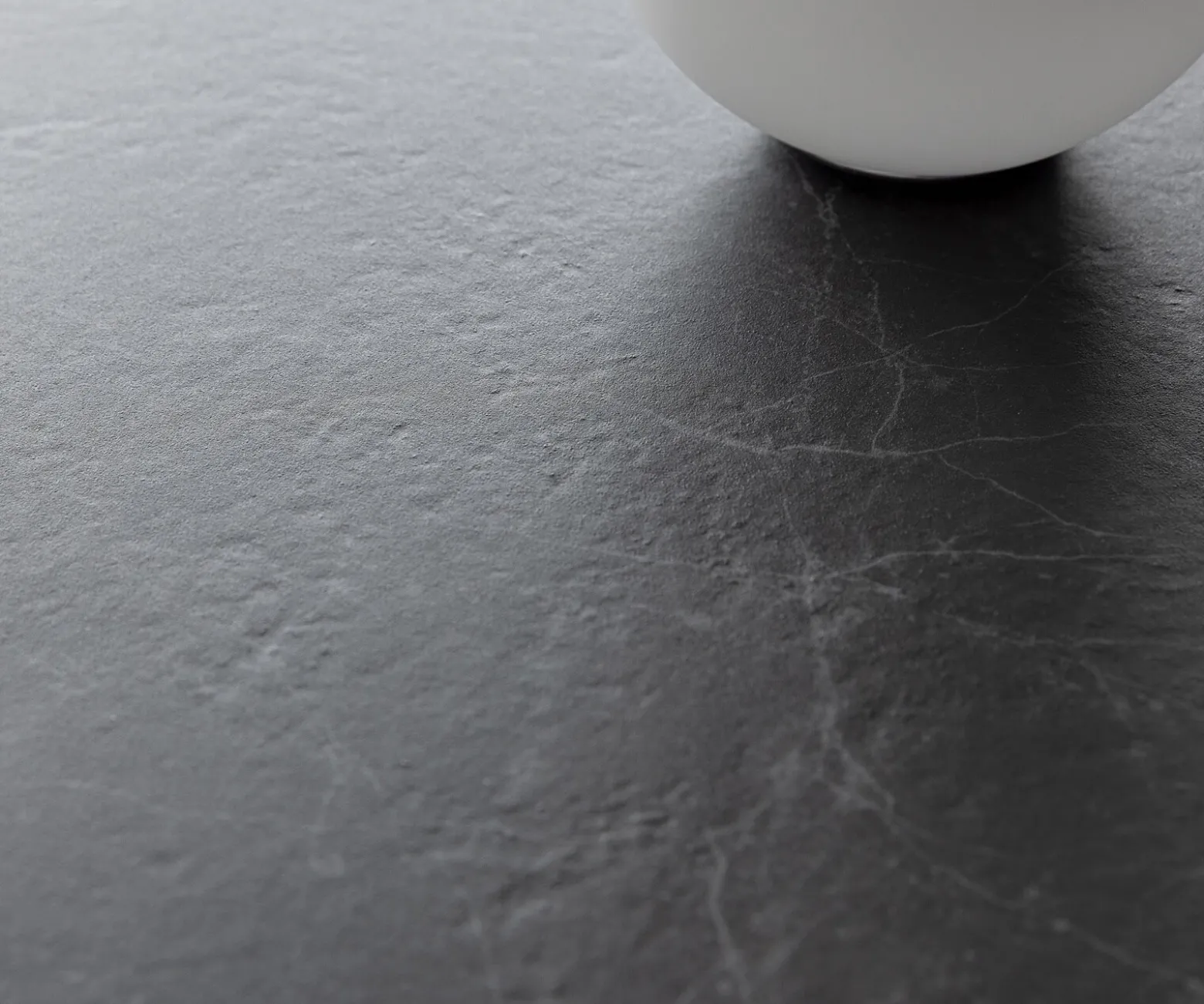 KonsolentischEdge Boot 140x40 cm Keramik Laminam® Nero Greco Anthrazit Estelo Metall Schwarz Sofort versandfertig