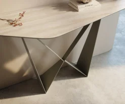 KonsolentischEdge Polygonal 140x50 cm Keramik Laminam® Travertino Bianco Creme-Weiß Spios Metall Effektfinish Titan Sofort versandfertig