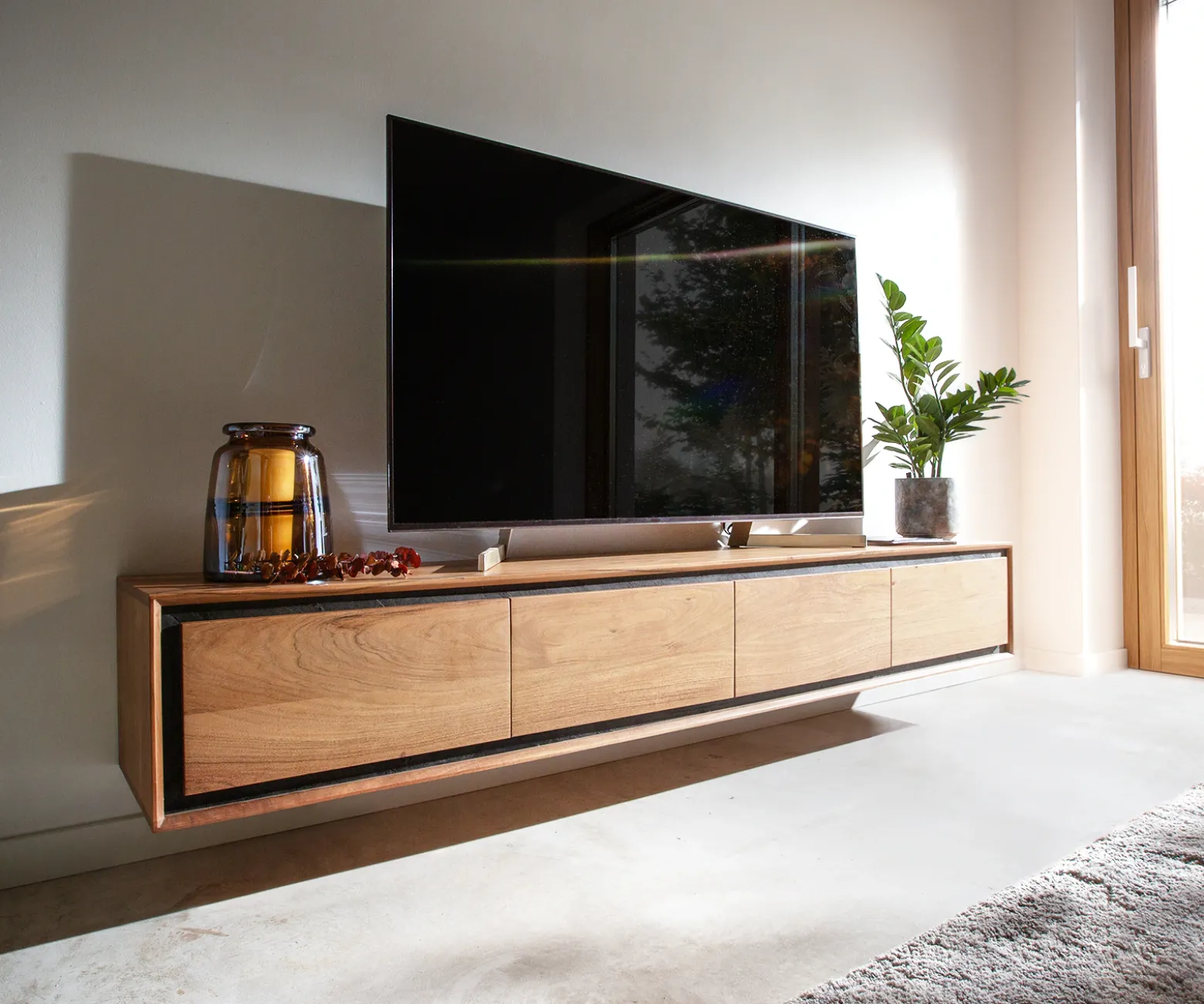 LowboardStonegrace 200 cm Akazie Natur 4 Türen Steinfurnier schwebend Sofort versandfertig