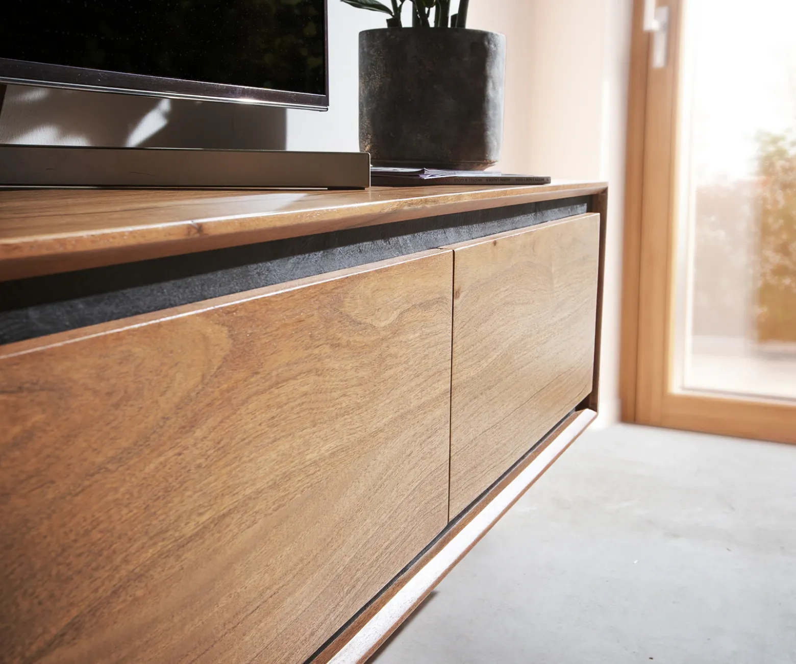 LowboardStonegrace 200 cm Akazie Natur 4 Türen Steinfurnier schwebend Sofort versandfertig