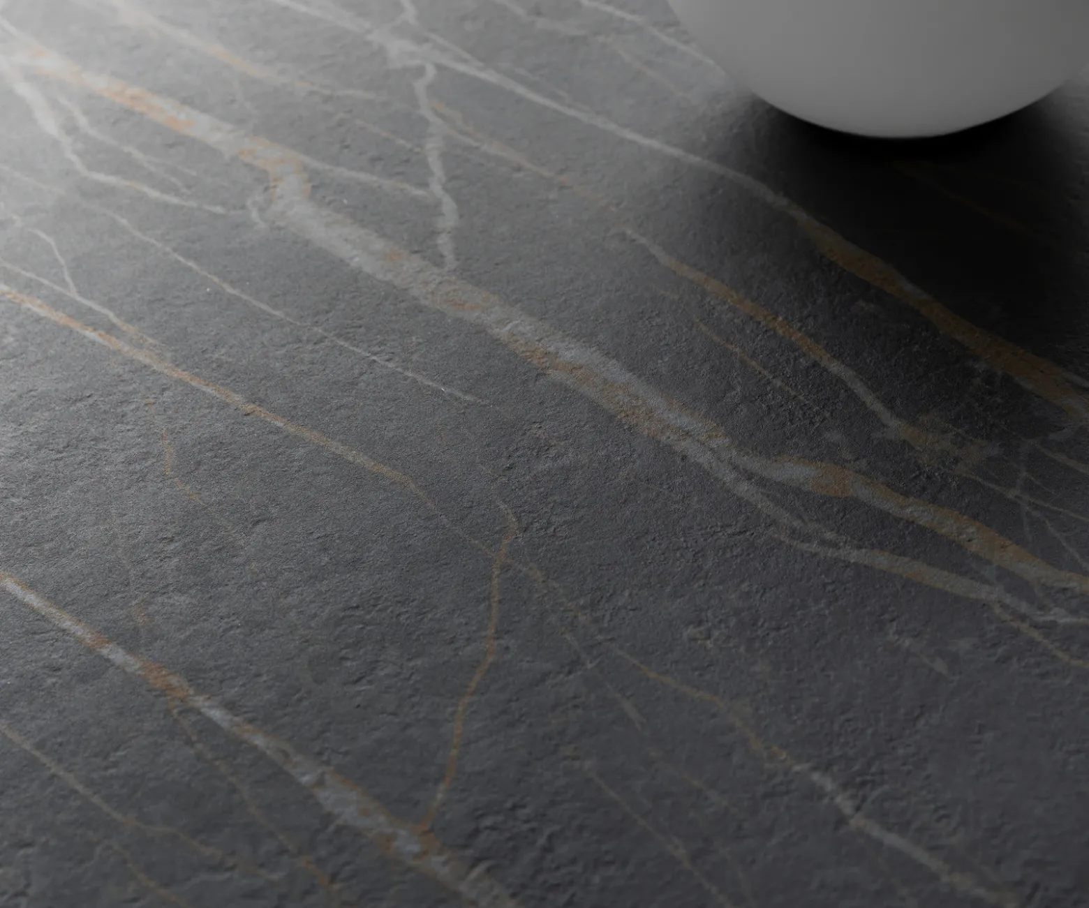 OutdoortischEdge Boot 200x100 cm Keramik Laminam® Noir Desir Braun Kreuzgestell Rechteck Schwarz Sofort versandfertig