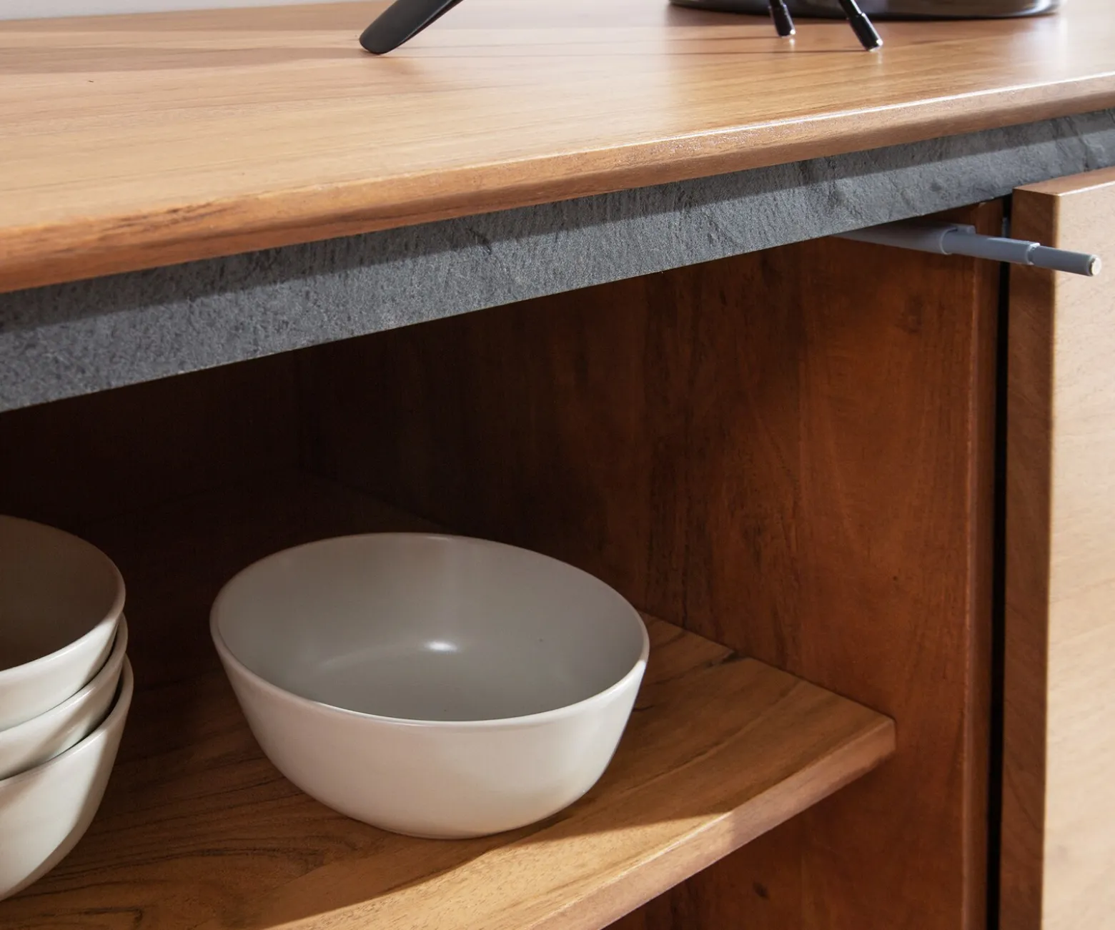 SideboardStonegrace 200 cm Akazie Natur 4 Türen Steinfurnier V-Fuß Sofort versandfertig