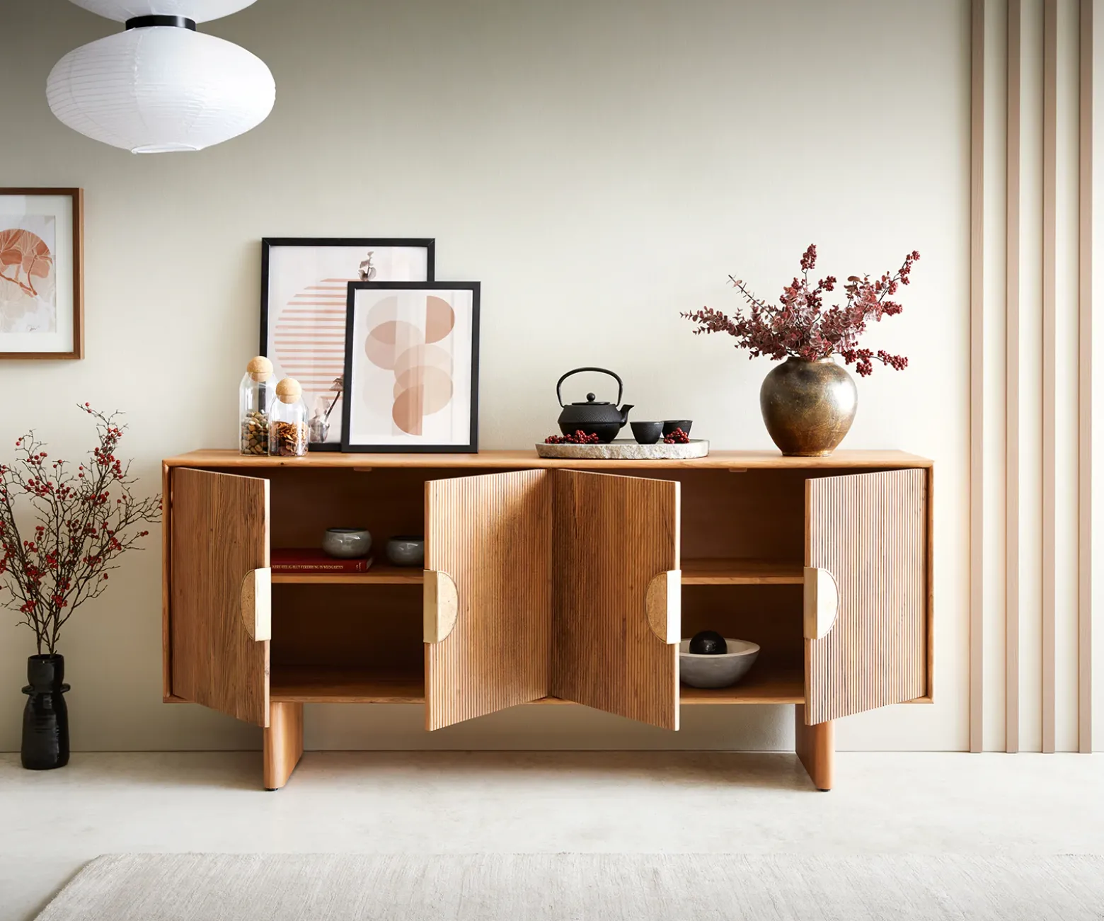 SideboardSurimu 175 cm Akazie Hellbraun 4 Türen 2 Fächer Kork-Griff Holzfüße Versandfertig ca. 28.08.26